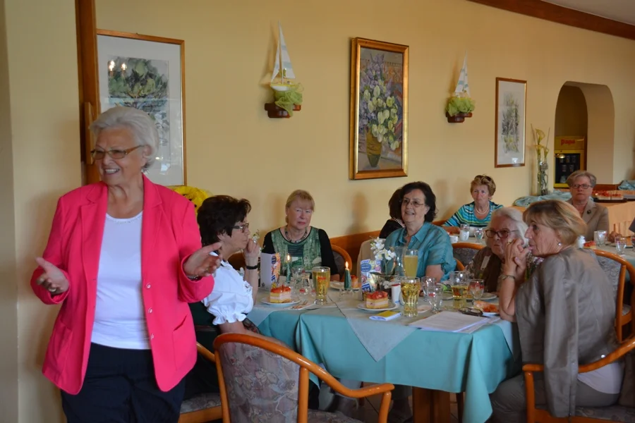 Obfrau Heidi Wienerroither mit einem Muttertaggedicht