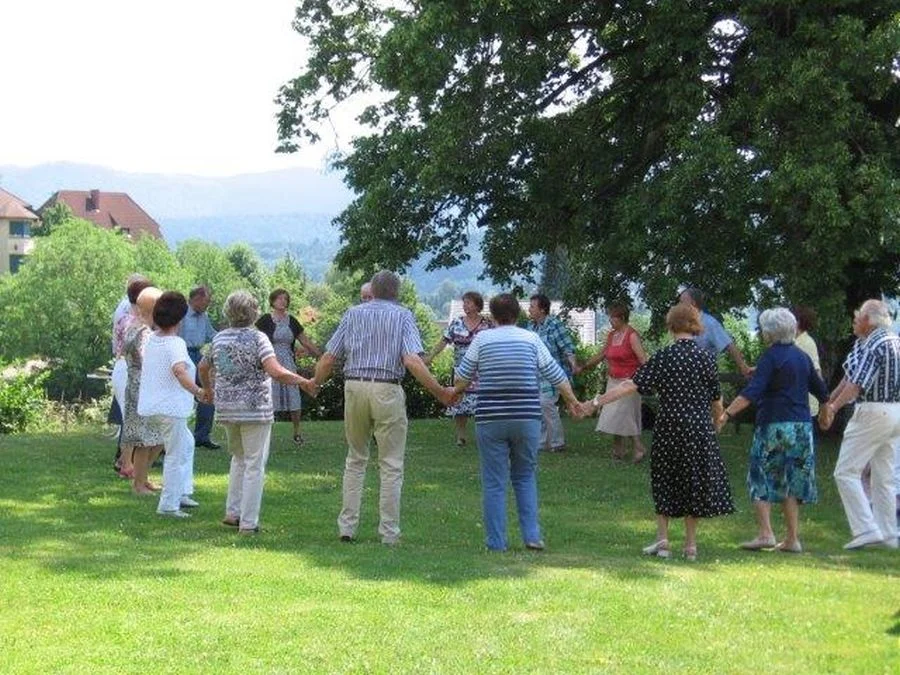 Tanz unter den Lindenbaum