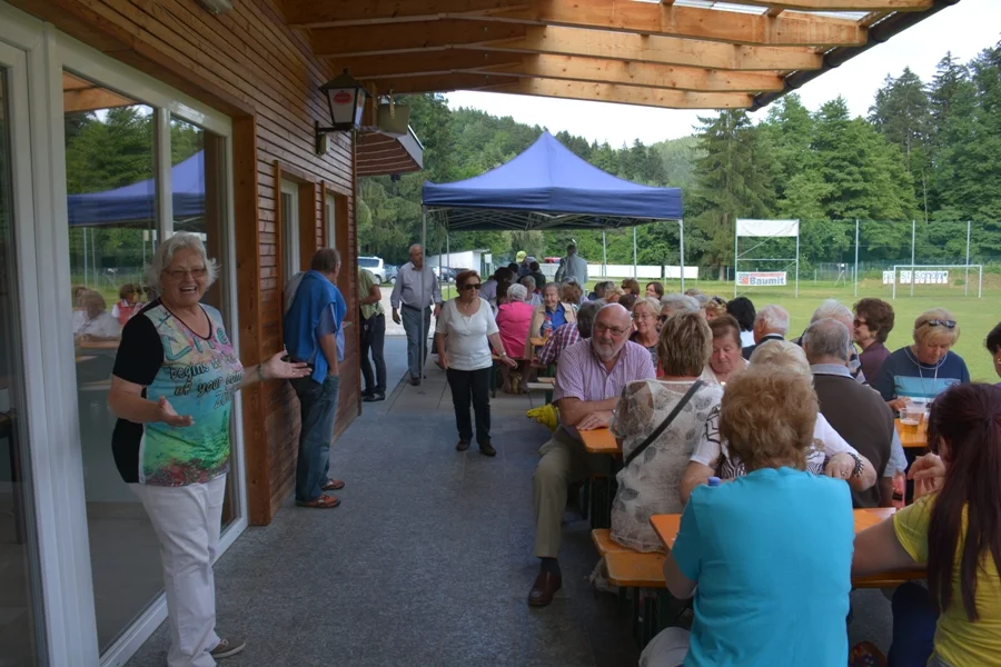 Obfrau Heidi Wienerroither begrüßt die zahlreichen Mitglieder