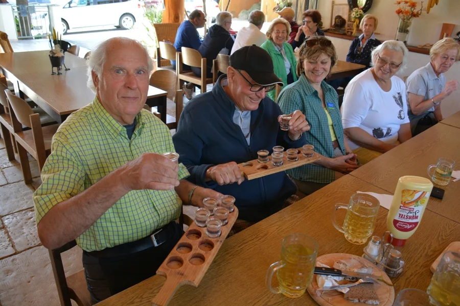 Fachkundige Schnapsverkostung
