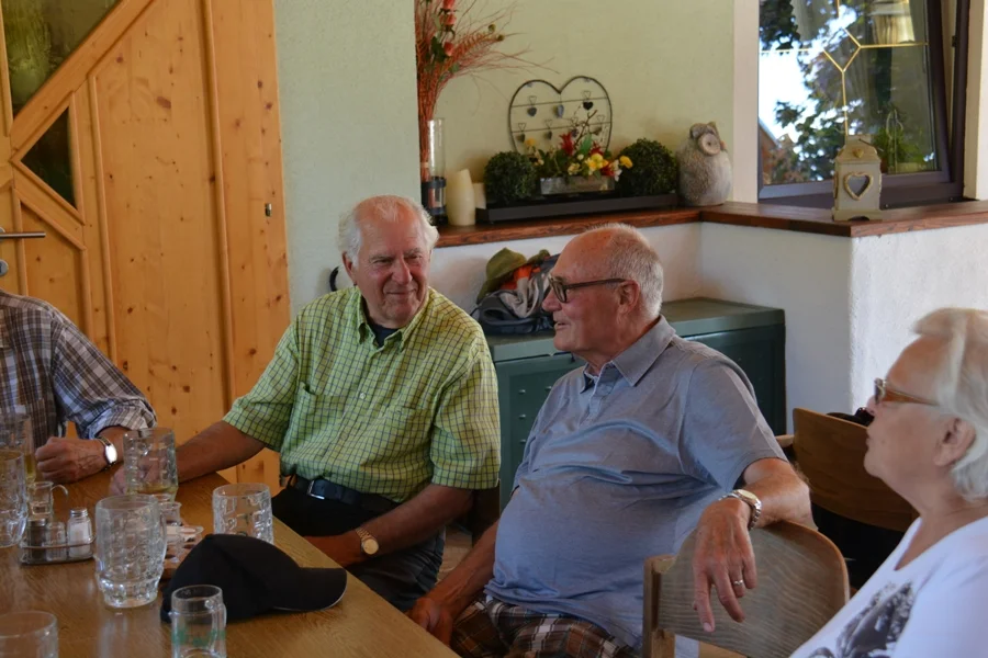 Sichtlich zufrieden nach der Verkostung der Schäpse