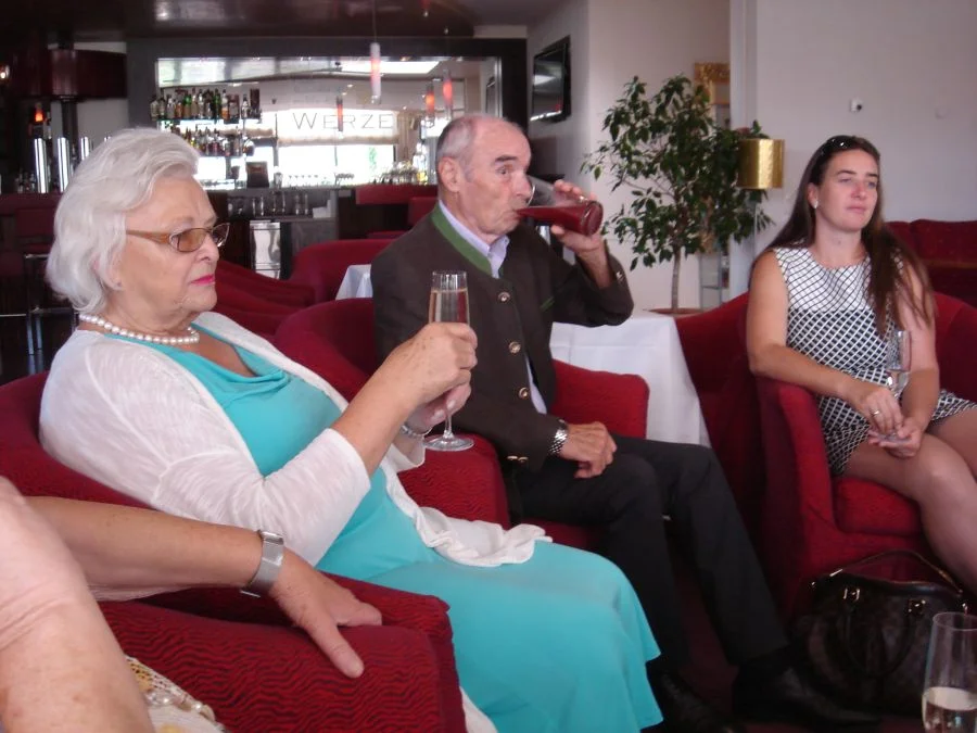 Aufmerksame Zuhörer bei#Frau Rosics Lebensgeschichten