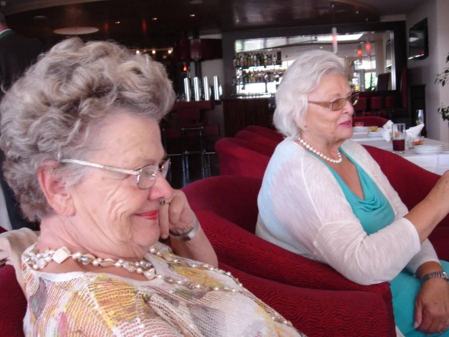 Reiseberichterstatterin Elfi Hudovernig mit Obfrau Heidi Wienerroither