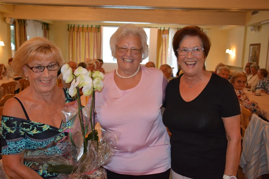 Stolze Obfrau mit den fleißigen #Stellvertreterinnen