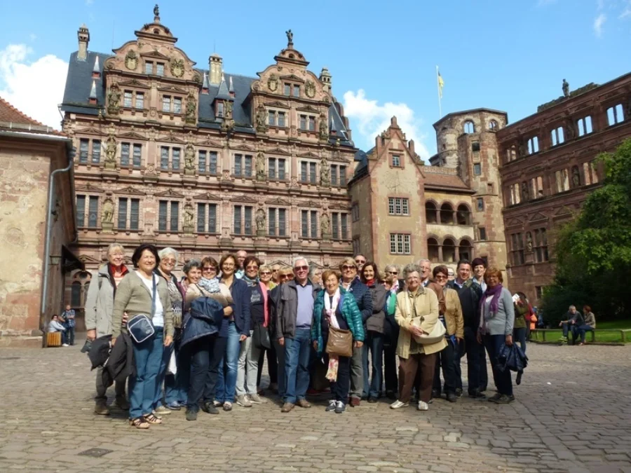 Gruppenbild vor der Burg