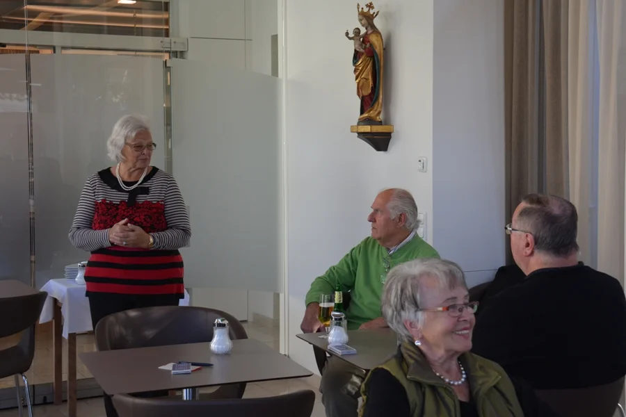 Begrüßung der Spieler durch die Obfrau Heidi Wienerroither