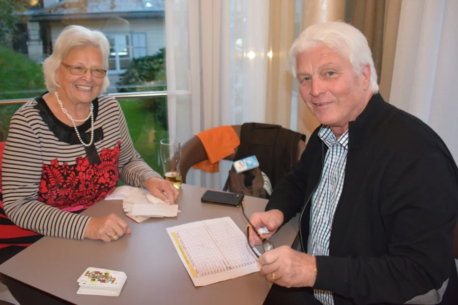 Oberschiedsrichter Helmut Epe und die Obfrau ein eingespieltes Team