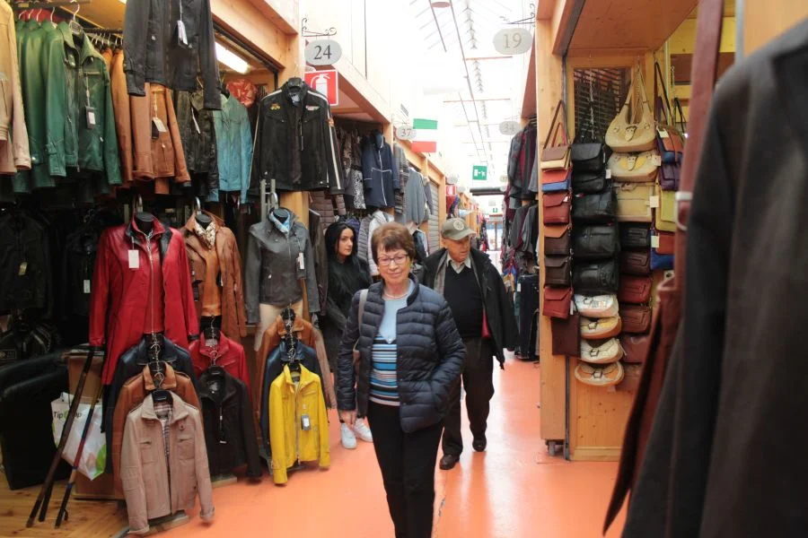 Wo ist der +Armani+ Stand#+Versace + tuts auch