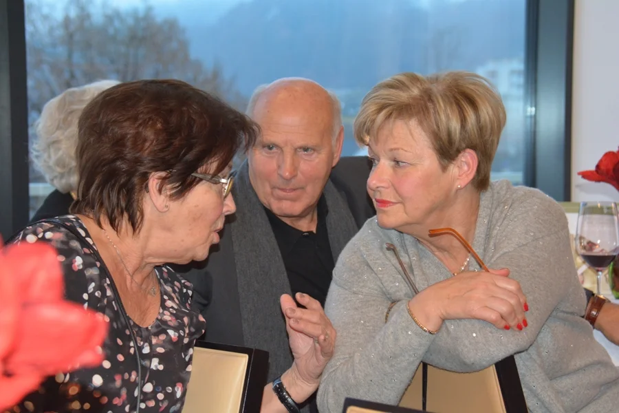 Familie Elfriede und Friedrich Schmolle im Gespräch mit Obfrau Stv. Elisabeth Walter