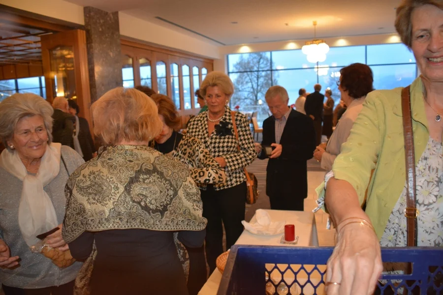 Zum Abschied gab es ein Weihnachtsackerl