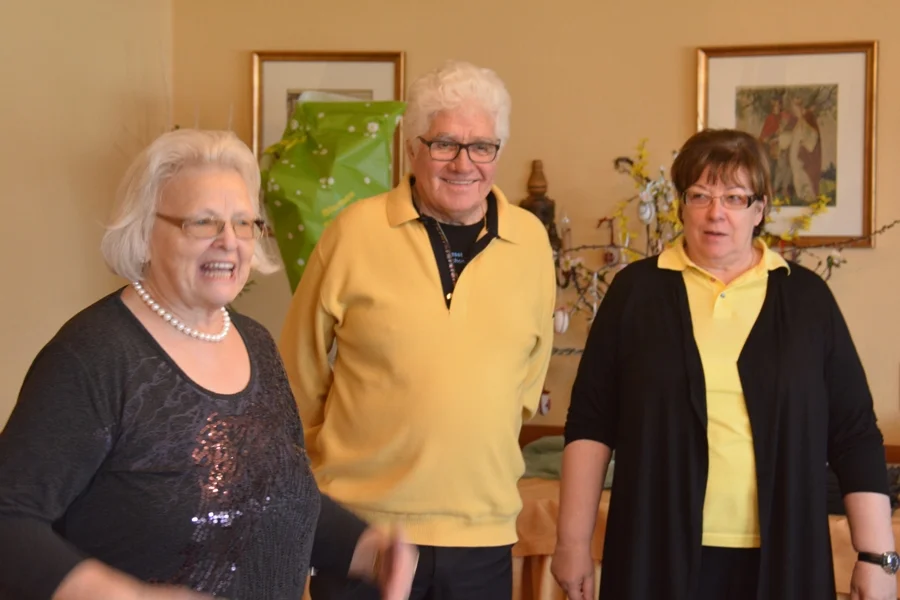 Die Obfrau mit Familie Koscher bei der Begrüßung