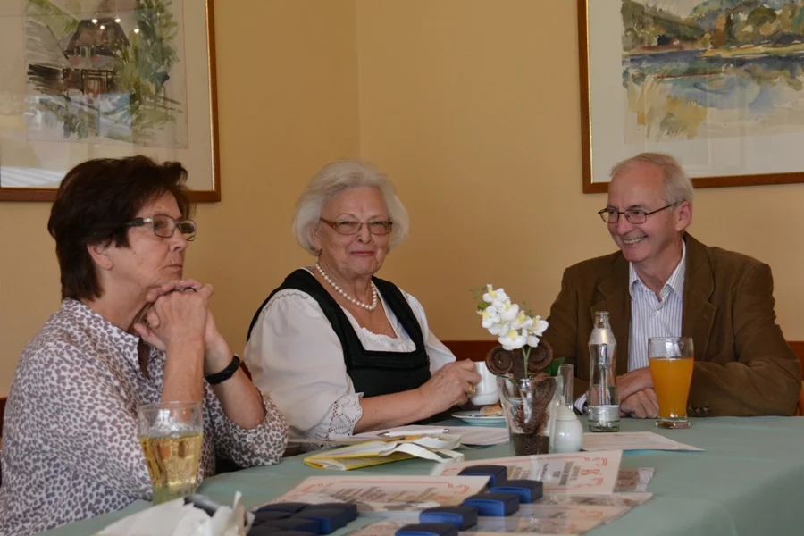 Der Bez. Obmann oder ein Stellvertreter #muß bei einer Jahreshauptversammlung#anwesend sein