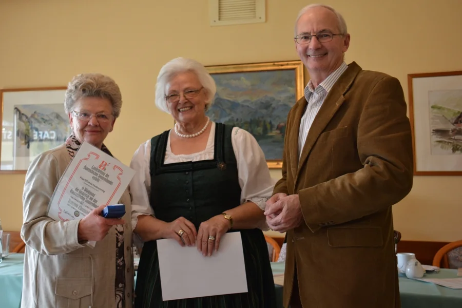 +Bronze+ Elfiede Hudovernig