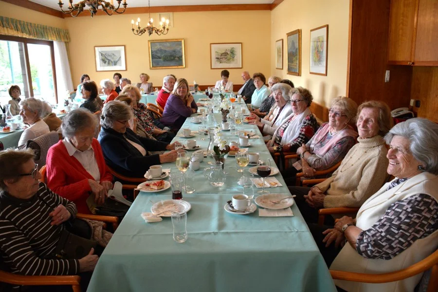 Der schöne Speisesaal des +Hotel Prüller+ war bis auf den letzten Platz besetzt