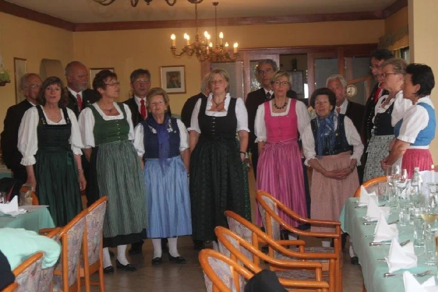 +Die Singgemeinschaft+ umrahmte die schöne Feier.