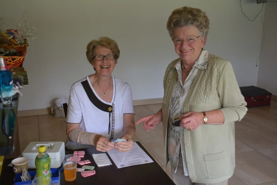 Kassierin Hilde Czerny mit dem Verkauf zufrieden