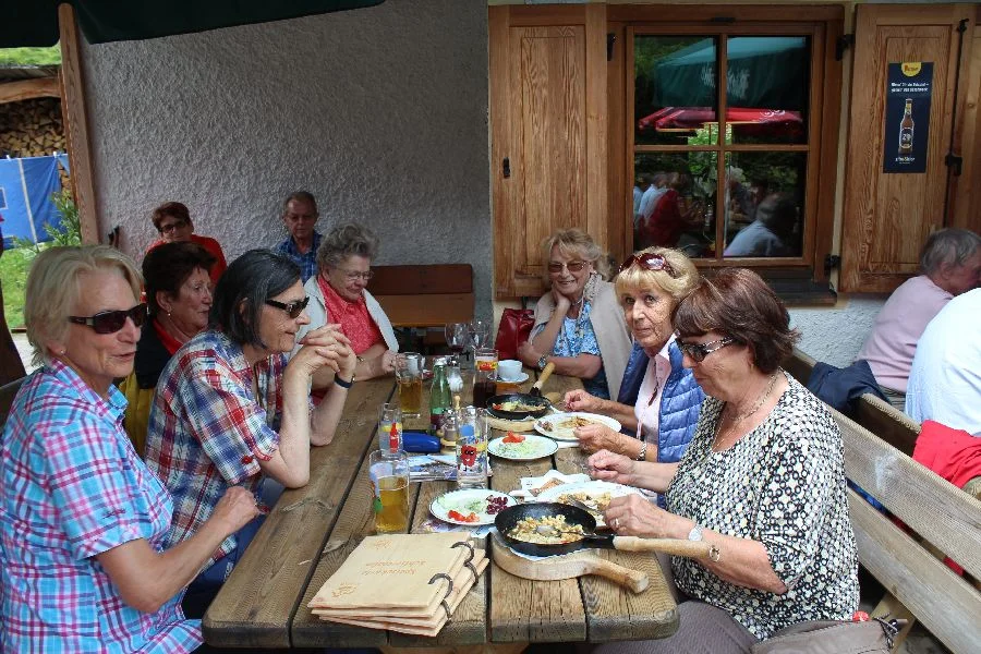 +Eine nette Damenrunde+