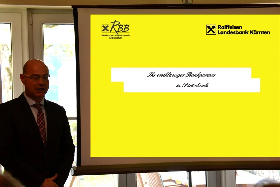 Bankhausleiter Gerfried Pink#mit seinem Vortrag