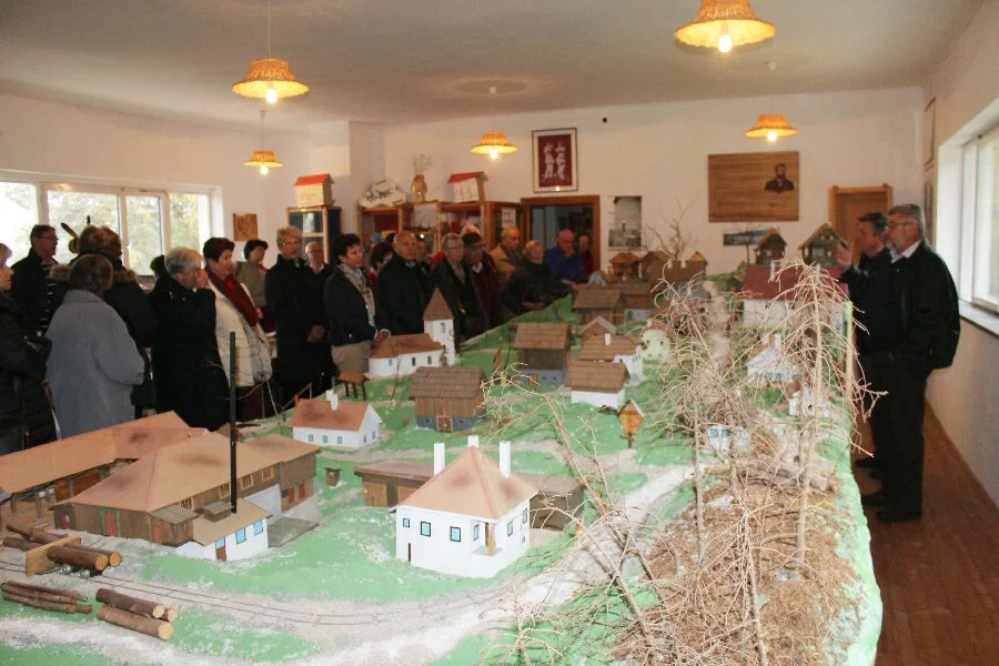 Eine naturgetreue Nachbildung des Ortes +Steinwand+