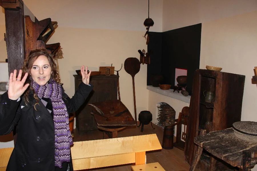 Mit der Museumsführerin.