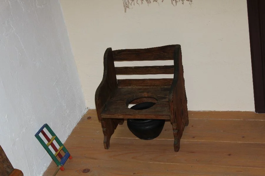 Ein - damals - noch modernes Sitzklo