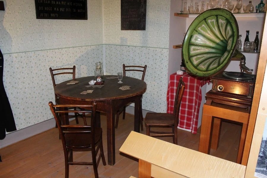 Altes Wohnzimmer mit Grammophon