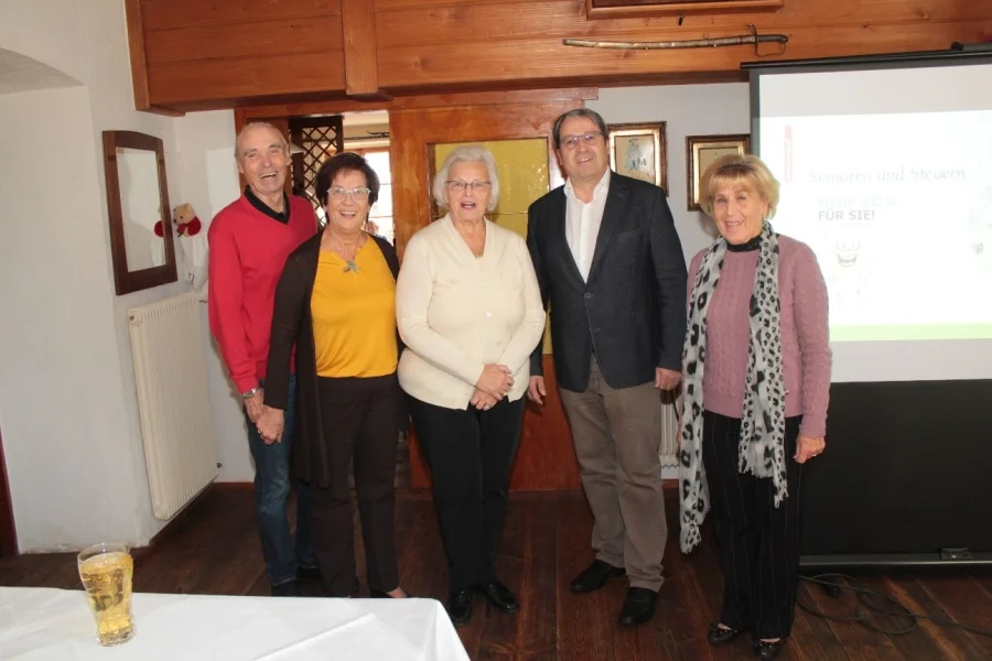 Das +Obfrauen-Trio+ mit Herrn Michael#Krall und +Alt-Vize+ Alfred Walter