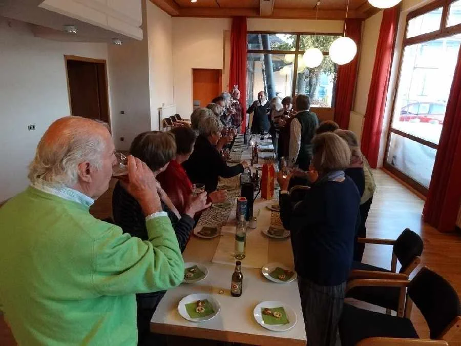 Die Geburtstagsparty mit denSeniorentänzern