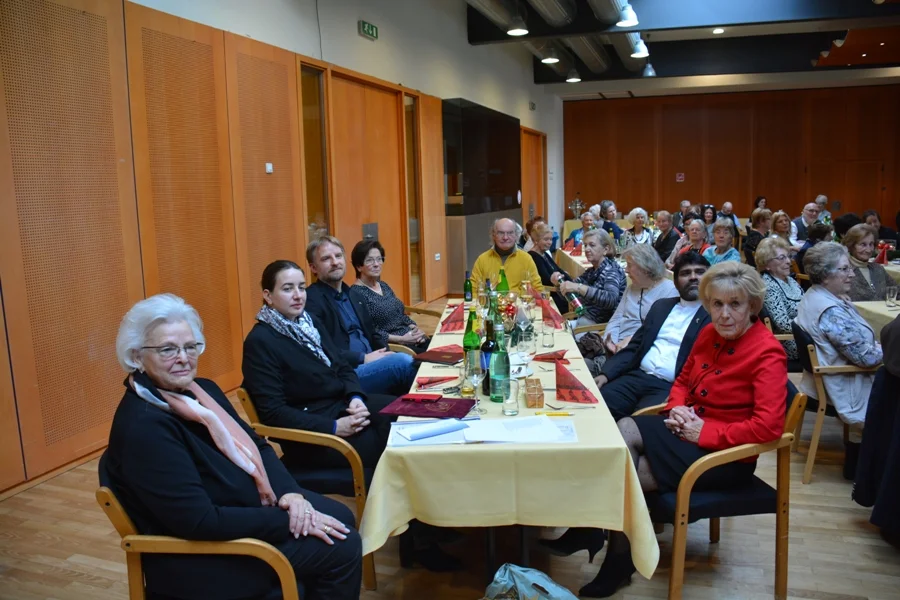 Ehrengäste und der Vorstand