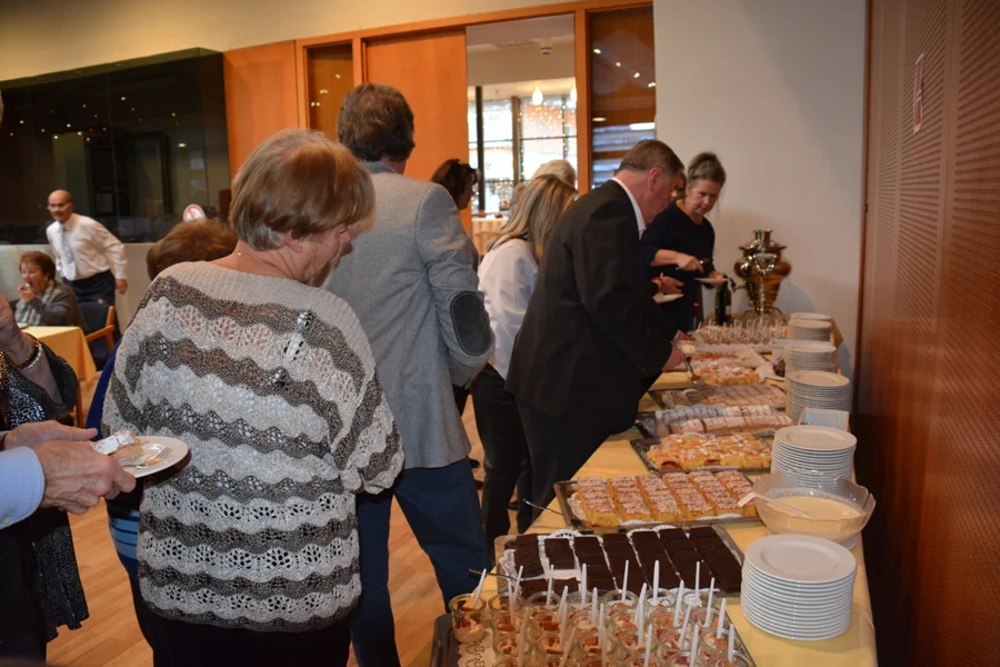 der Ansturm aufs Kuchenbuffet