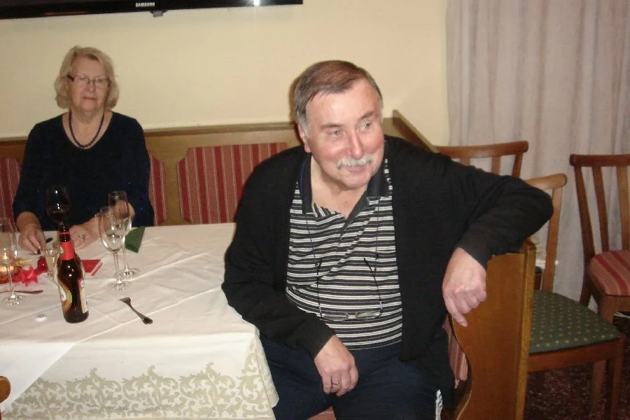 Auch Peter Benz eben von einer OP wieder zu Hause wurde ven den Tänzern mit einem Geburtstagsständchen empfangen