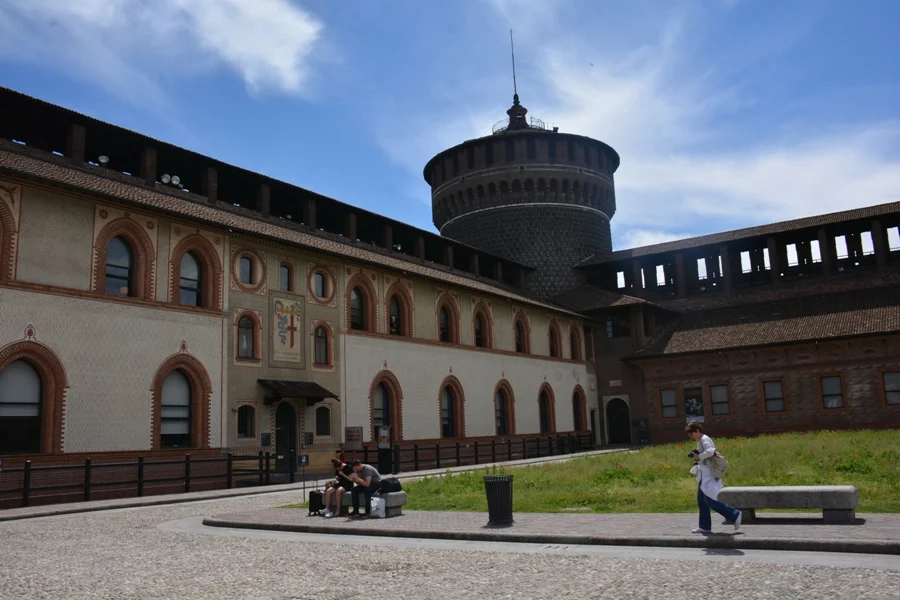 Der erste Besuch galt dem#+Castello Szorzesco+