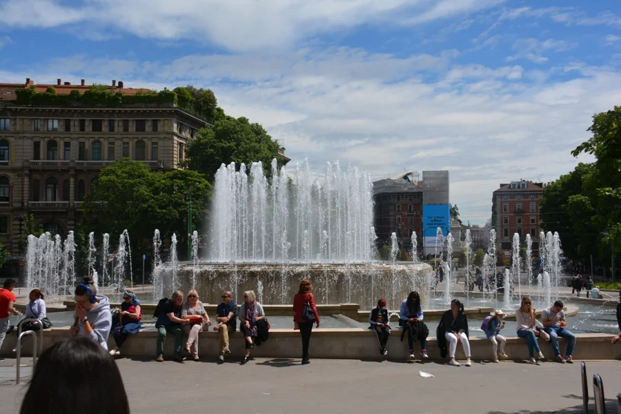 Am Vorplatz des Castellos eine#große Springbrunnenanlage