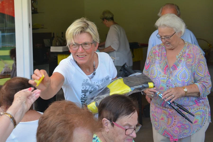 Obfrau Heidi Wienerroither und#Marianne Paulitsch die#+Glücksengerl+