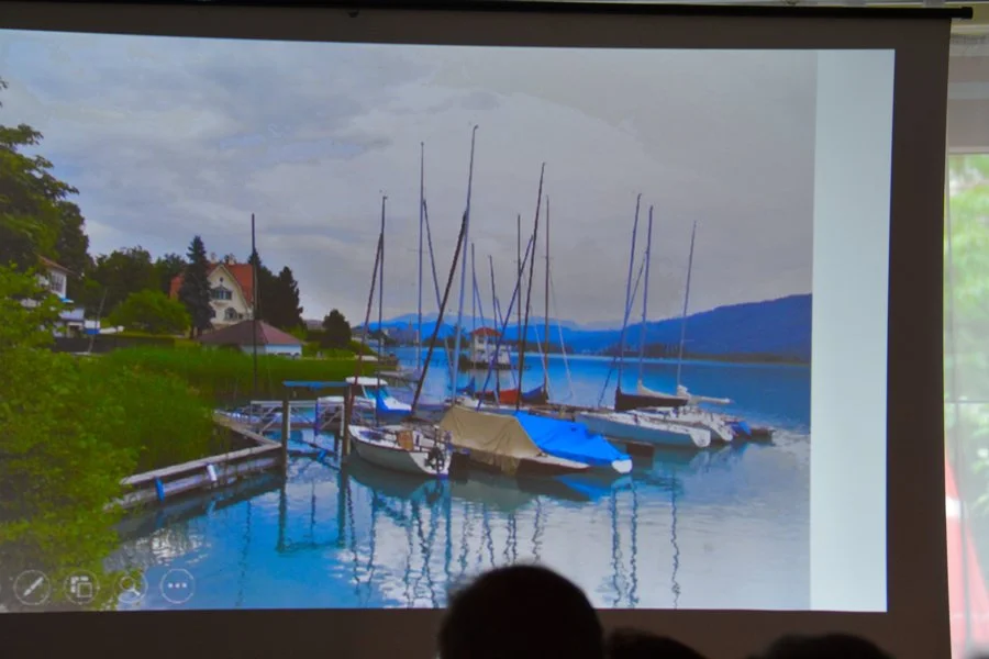 Die westliche Ortseinfahrt mit Marina und +Haus Schnür+ mit Badehaus