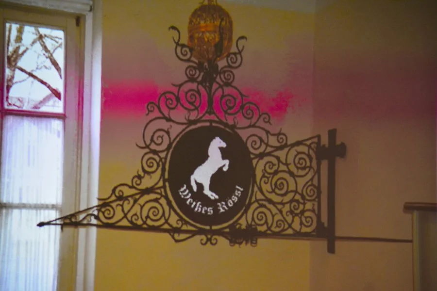 Das Zunftzeichen vom +Weißen Rössl+ #Ausgestellt im +Pörtschach Archiv+