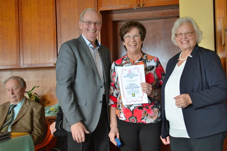 Obfrau Stv. Elisabeth Walter wurde für ihre Tätigkeit mit der +Silbernen Ehrennadel+ des Landes ausgezeichnet.