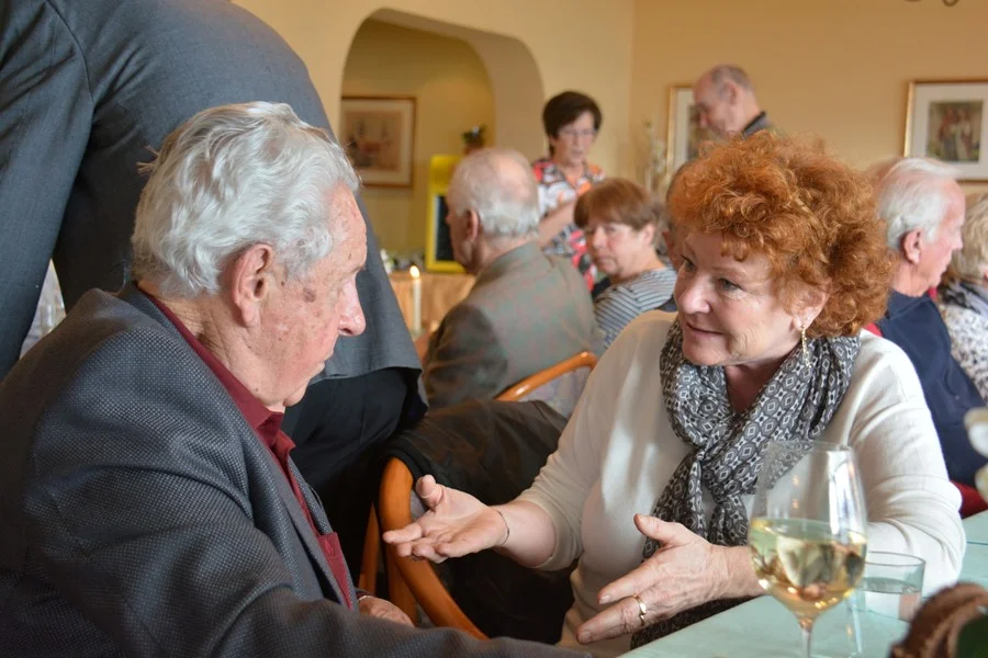 Isabella Schierl- Obfrau des +Verschönerungsvereines+ -mit Kassier Günter Maier
