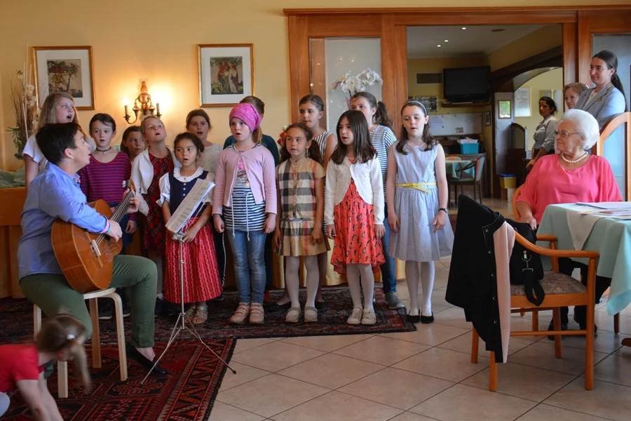 Der Kinderchor der Volksschule#Leitung Dir. Sabylle Valentinitsch