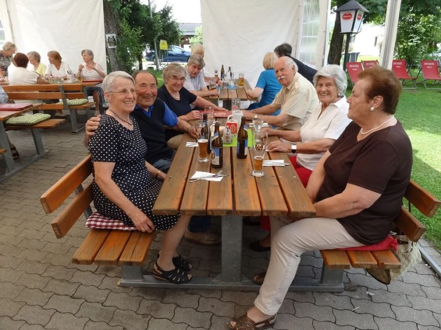 Vorzügliches Essen und Bedienung in der Buschenschenke Linsendorf