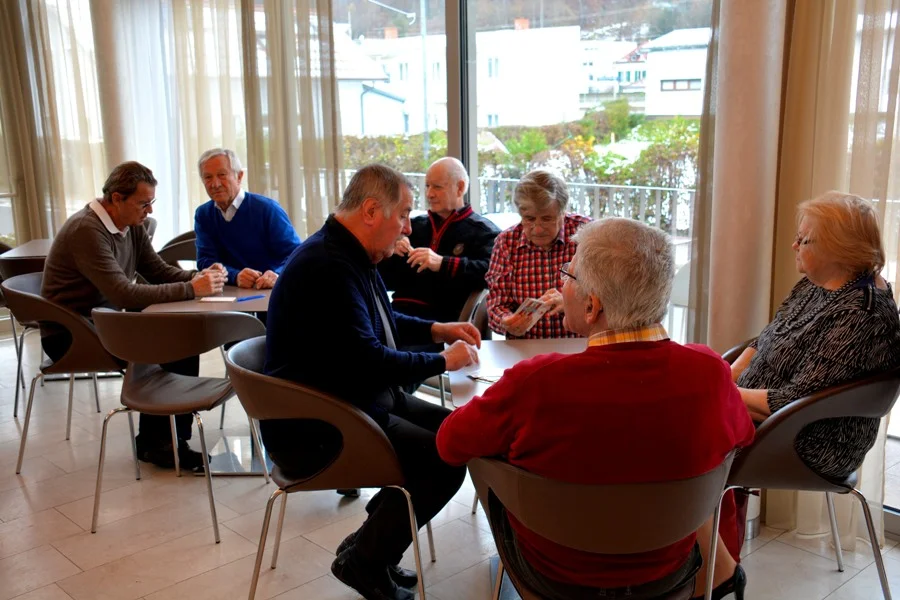 Warten auf den zugelosten Parter