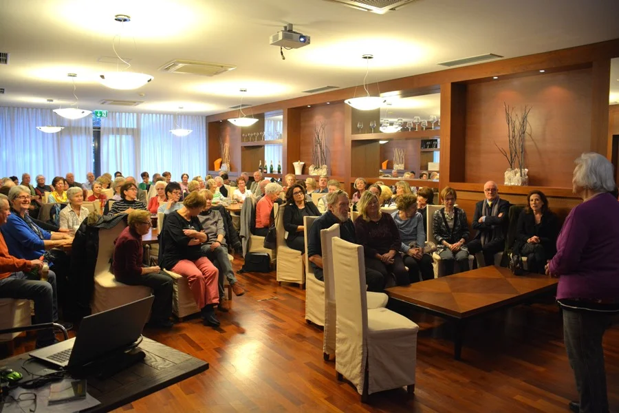 Der Kongress-Saal bot für 80 Mitglieder Platz