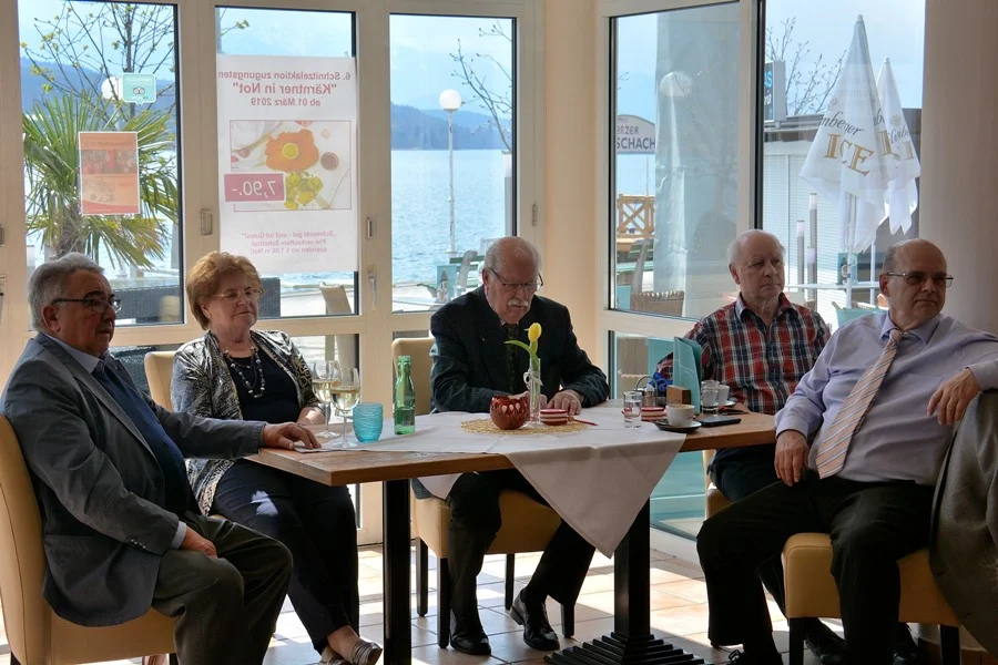 Hans Prüller macht Notizen für den#Bericht