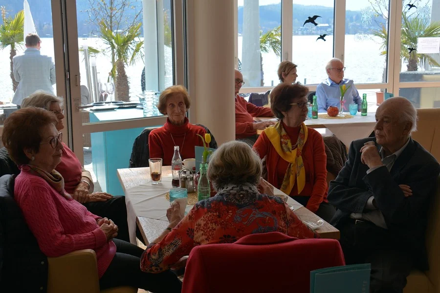 +Fensterplatz mit Seeblick+