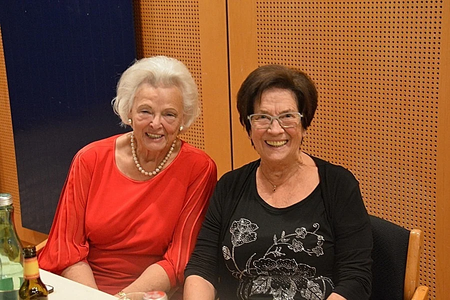 Obfrau und Obfraustv. sichtlich zufrieden mit dem Verlauf der Feier