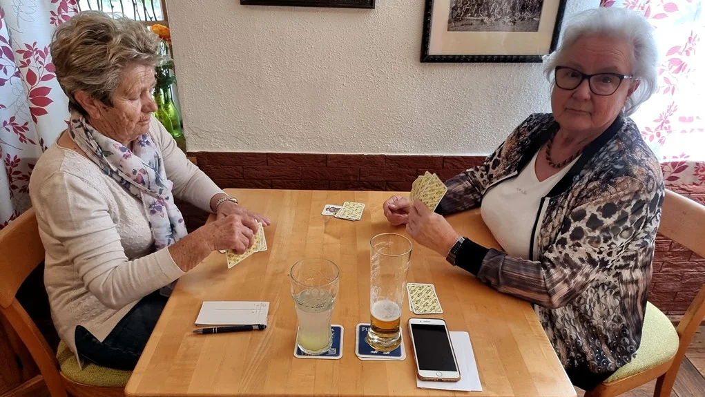 Zwei Spitzenspielerinnen#Ilse Hofer und Greti Lackner