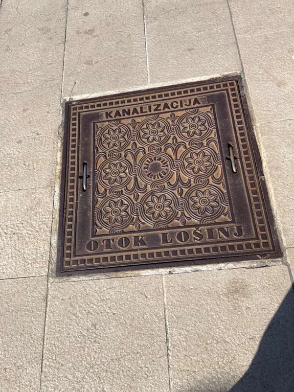 Kanaldeckel gesichtet in Mali