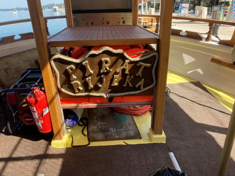 wir fahren mit dem Piratenschiff