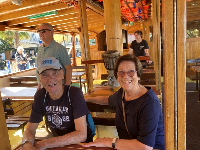 ein immer lächelndes Duo