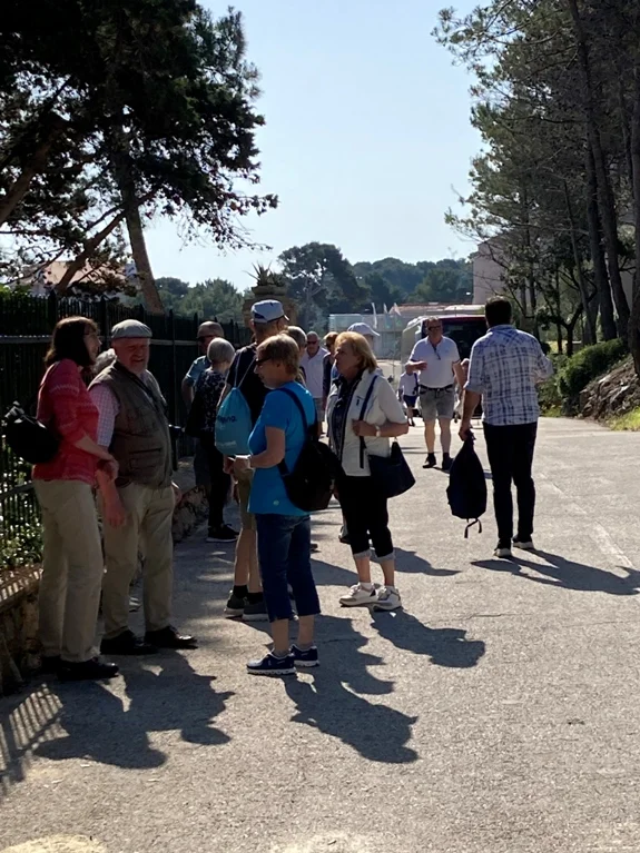 und wieder Warten auf den Bus